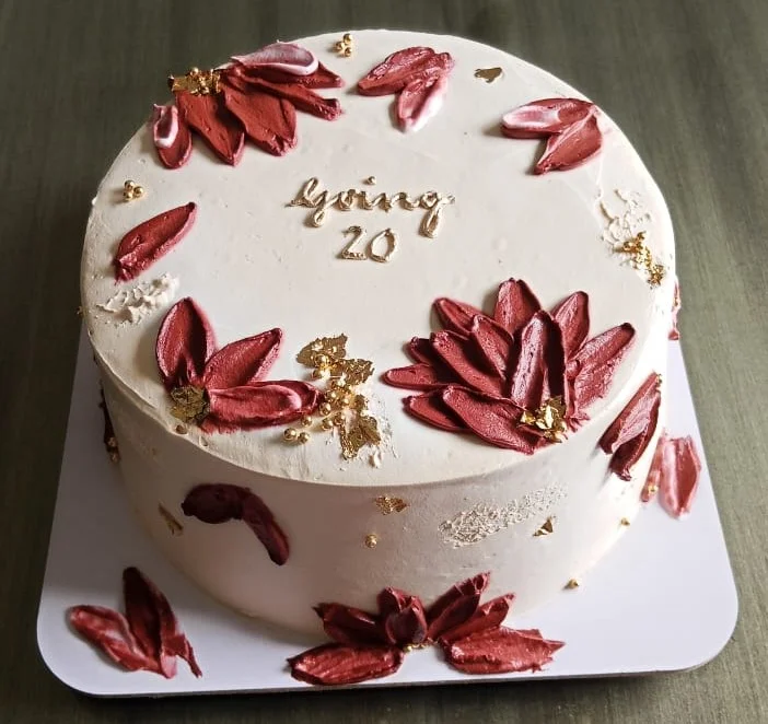Hand pallet cake beautifully designed