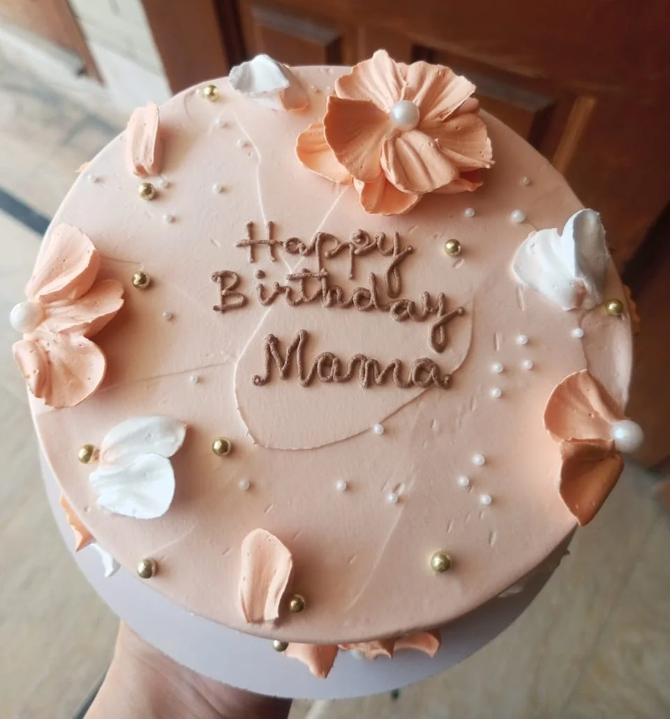 Floral birthday cake by Arshia