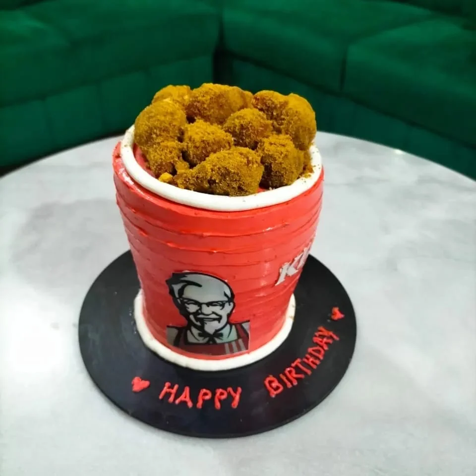 Luxury birthday cake by Arshia
