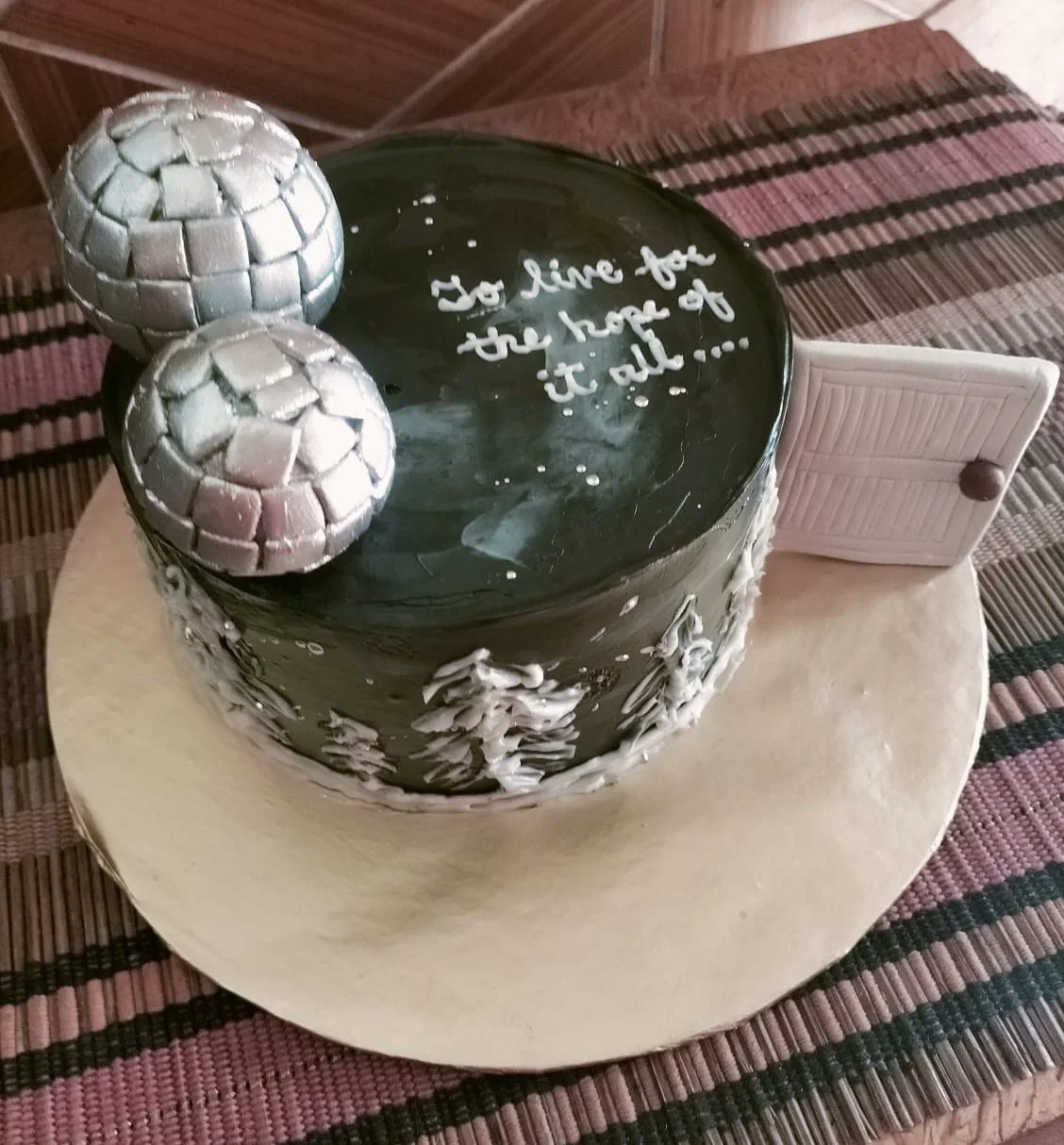 Minimal anniversary cake