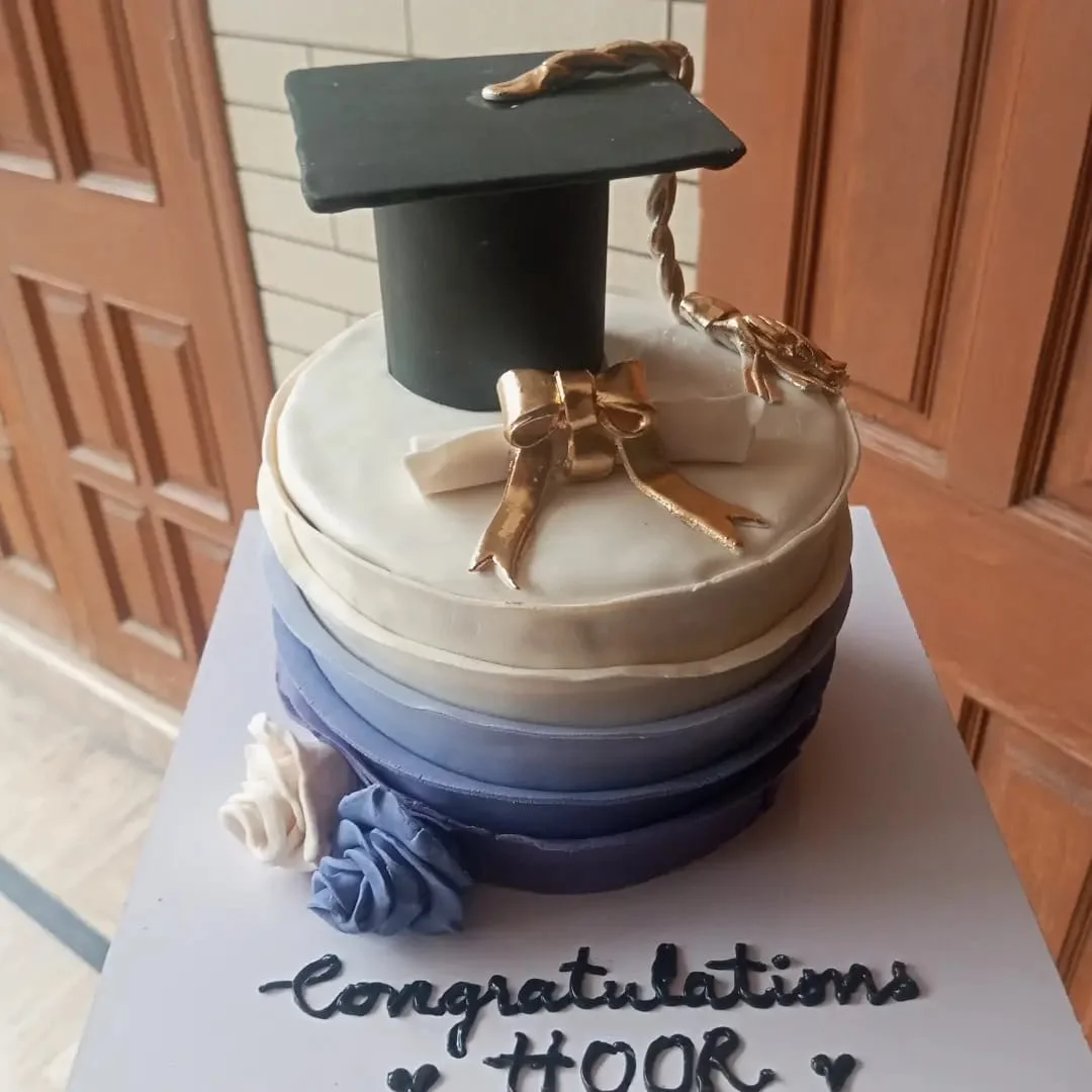 Minimal graduation cake
