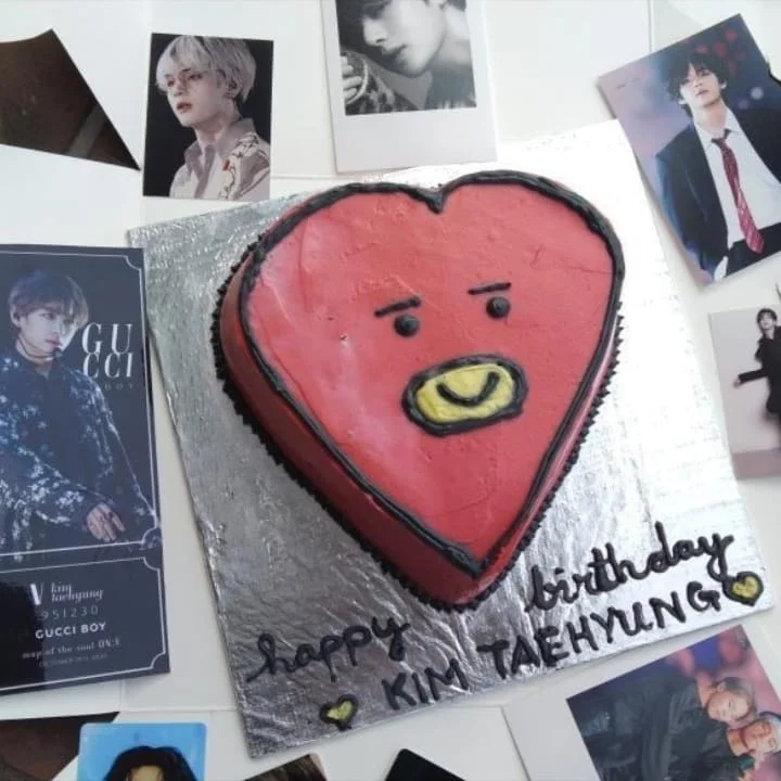 Custom Music and K-Pop Birthday Cakes in Lahore