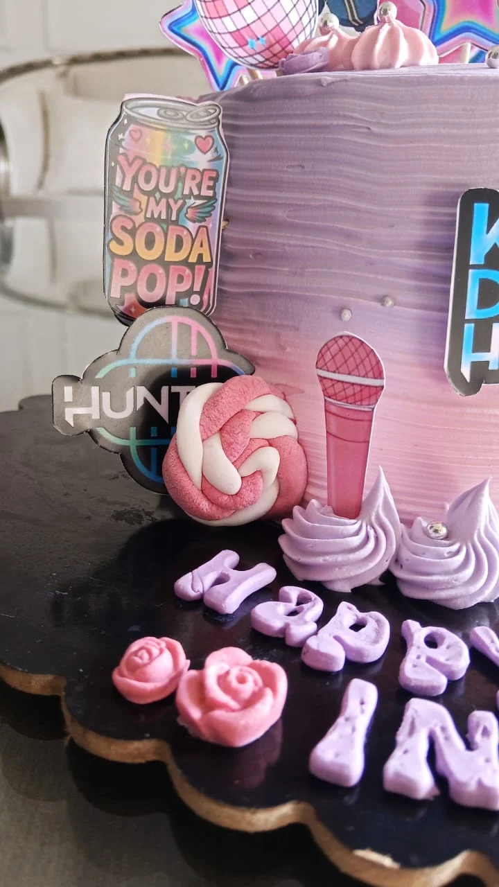K-Pop Demon Hunters Cake decorations