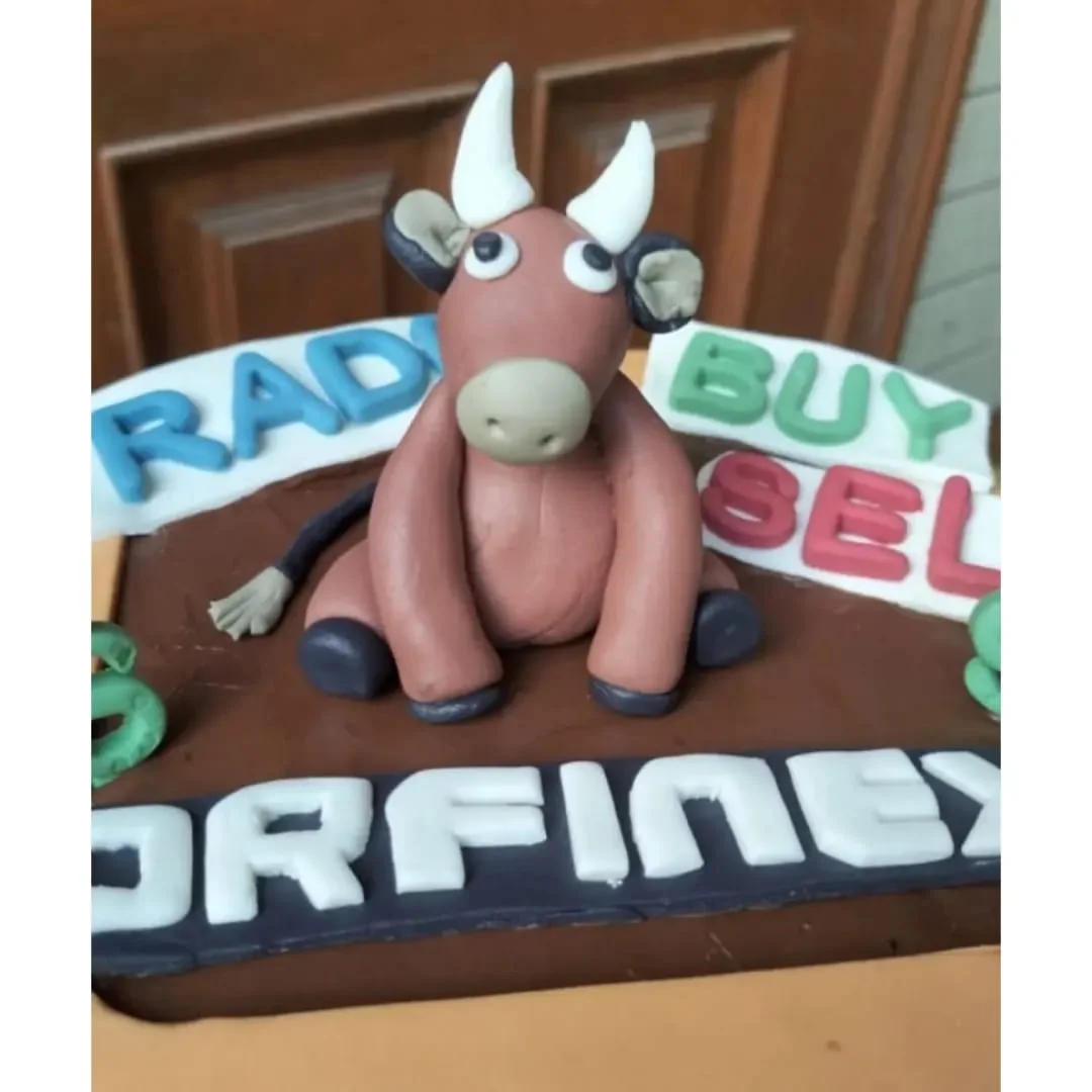 Fondant topper with smooth finish and custom colours