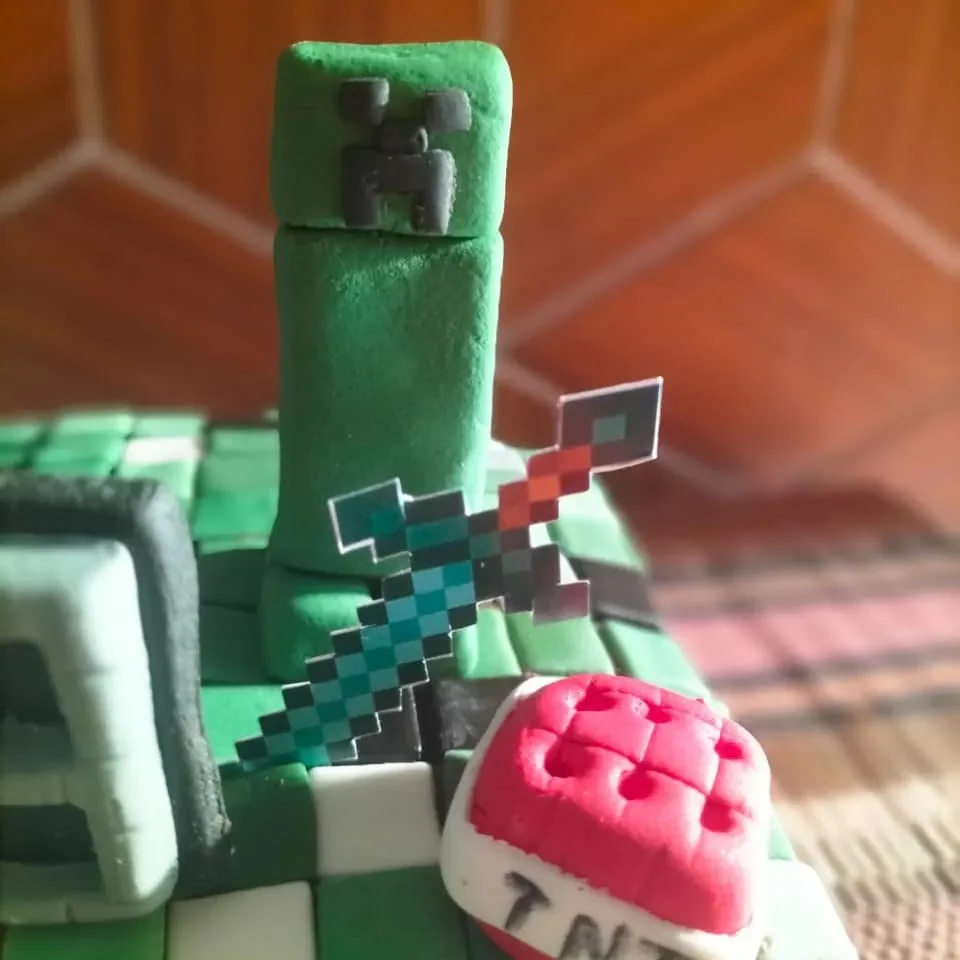Minecraft Cake with Creeper Design